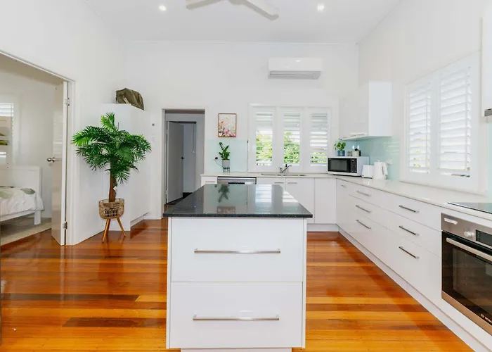 West End Townsville, Pet Friendly Pool House