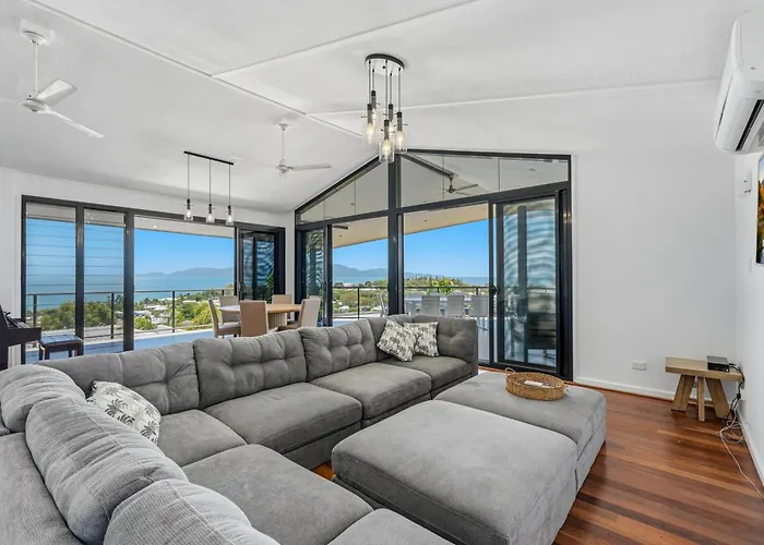 Centrally Located Home With Amazing Ocean View! Townsville