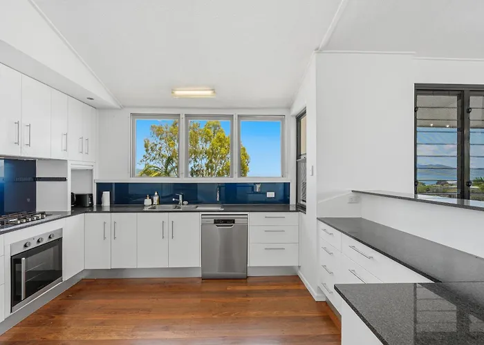 Centrally Located Home With Amazing Ocean View! Townsville